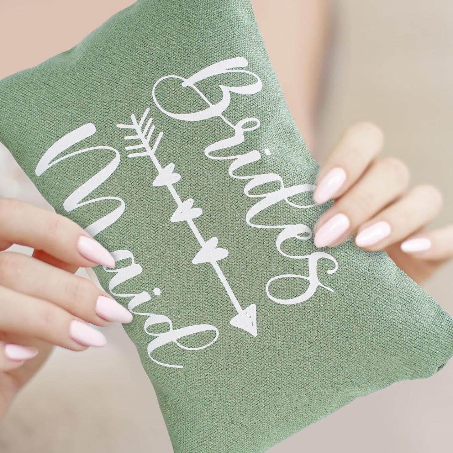 8Pcs Bridesmaids Makeup Bags Wedding Bridal Cosmetic Canvas Organizer Bag Sage Green Maid of Honor Zipper Cosmetic Pouch for Women Wedding Bridal Shower Party Favor Supplies