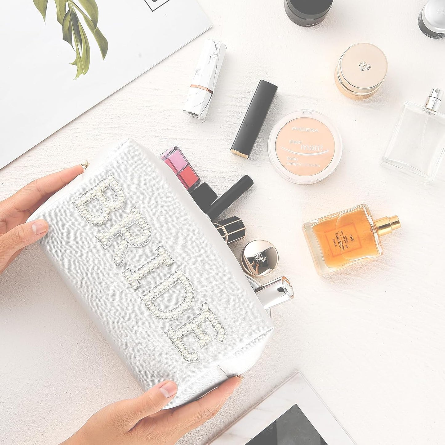 Bride Letter Makeup Bag Pearl Patch Bride Cosmetic Bag Rhinestone Travel Toiletry Bag Waterproof Zipper Purse for Bachelorette Party Women Wedding Bridal Bridesmaid Gifts Engagement Gift