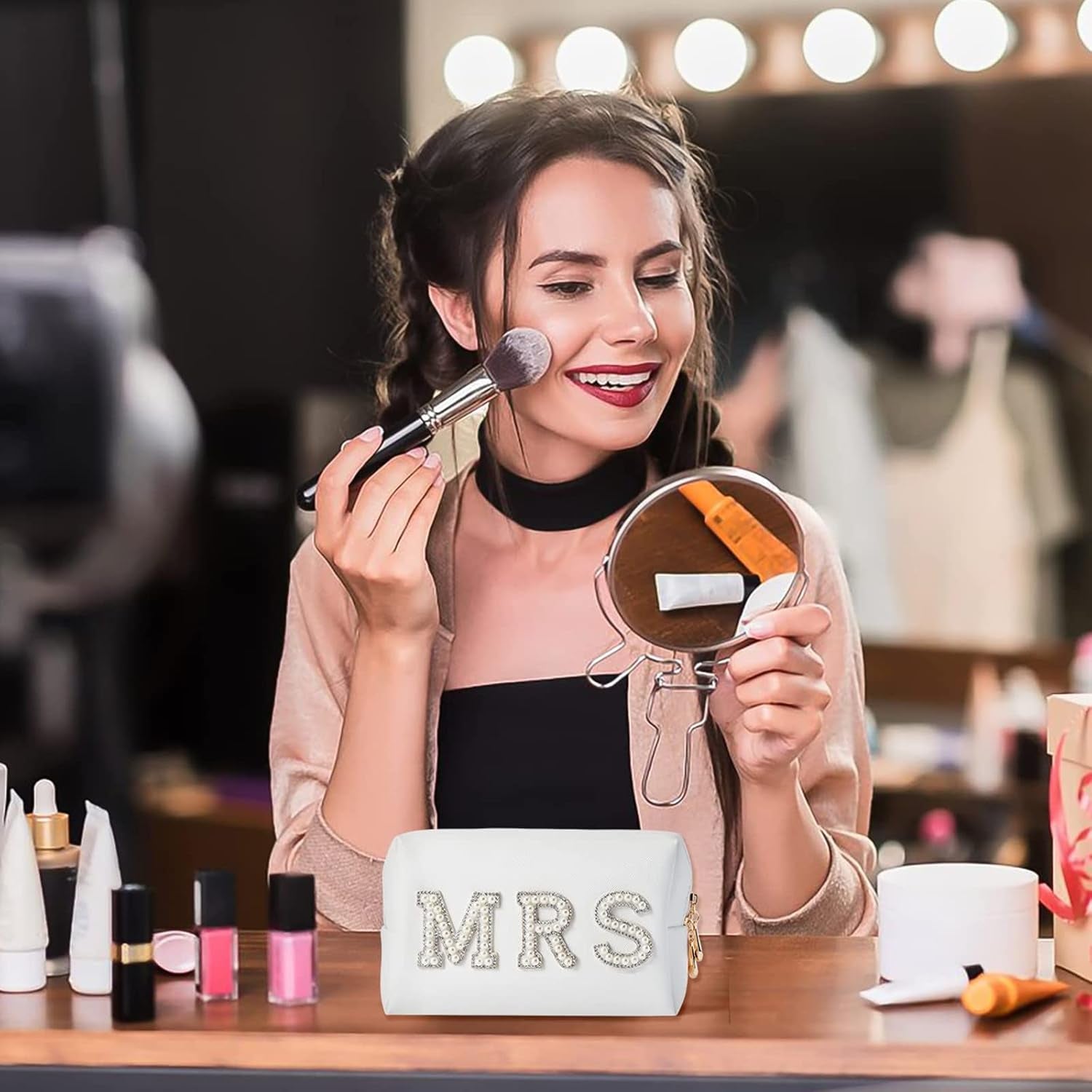 Bride Makeup Bag,Bride Bag MRS White Makeup Bag,Pearl Letter Patch Cosmetic Bag,Toiletry Bag Skincare Bag PU Leather Makeup Bag Zipper Purse,Bride to Be Gifts,Bride Gifts,Engagement Gifts for Women