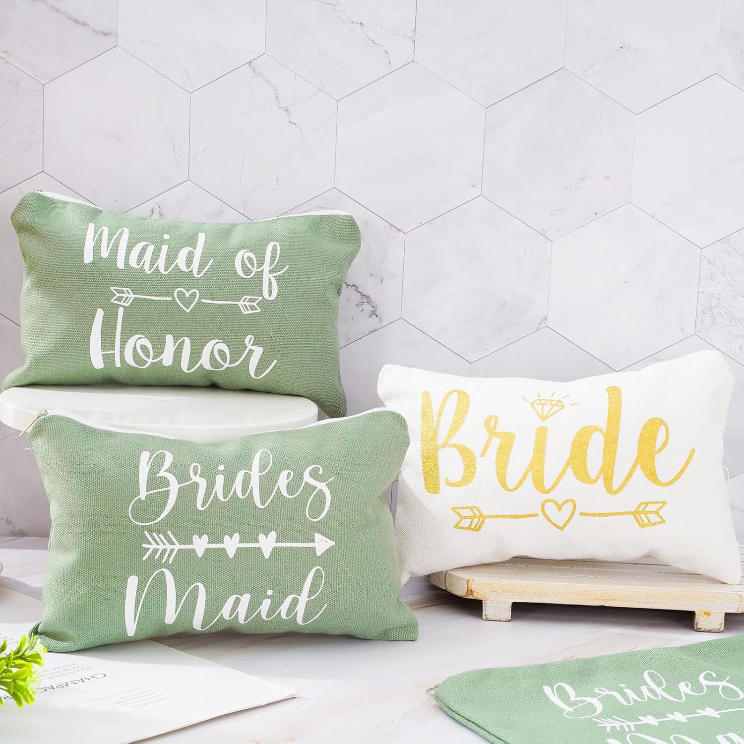 8Pcs Bridesmaids Makeup Bags Wedding Bridal Cosmetic Canvas Organizer Bag Sage Green Maid of Honor Zipper Cosmetic Pouch for Women Wedding Bridal Shower Party Favor Supplies