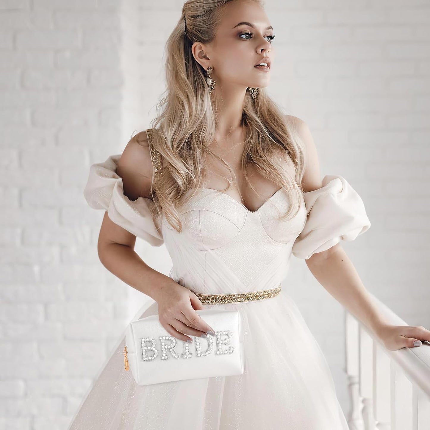 Bride Letter Makeup Bag Pearl Patch Bride Cosmetic Bag Rhinestone Travel Toiletry Bag Waterproof Zipper Purse for Bachelorette Party Women Wedding Bridal Bridesmaid Gifts Engagement Gift