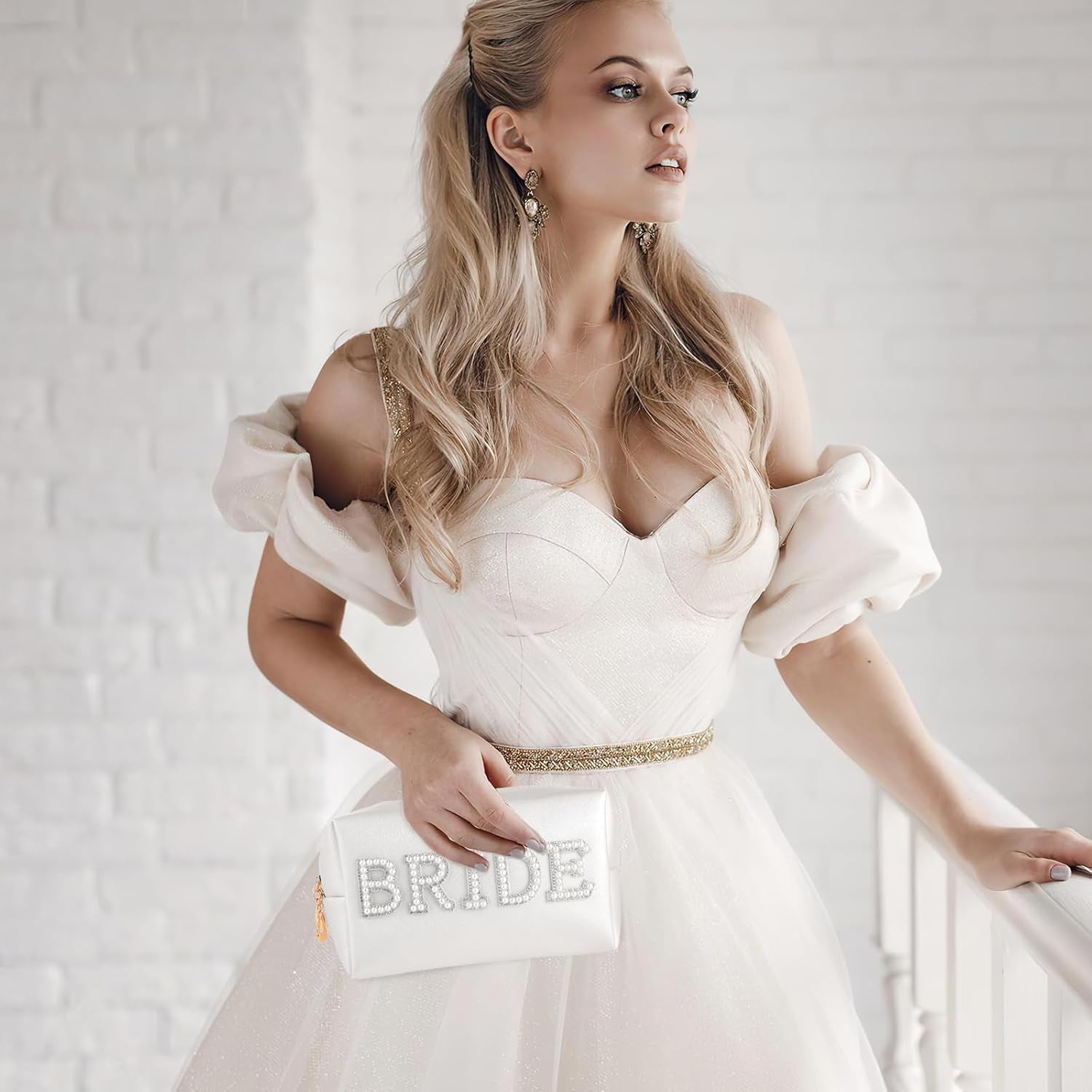 Bride Letter Makeup Bag Pearl Patch Bride Cosmetic Bag Rhinestone Travel Toiletry Bag Waterproof Zipper Purse for Bachelorette Party Women Wedding Bridal Bridesmaid Gifts Engagement Gift