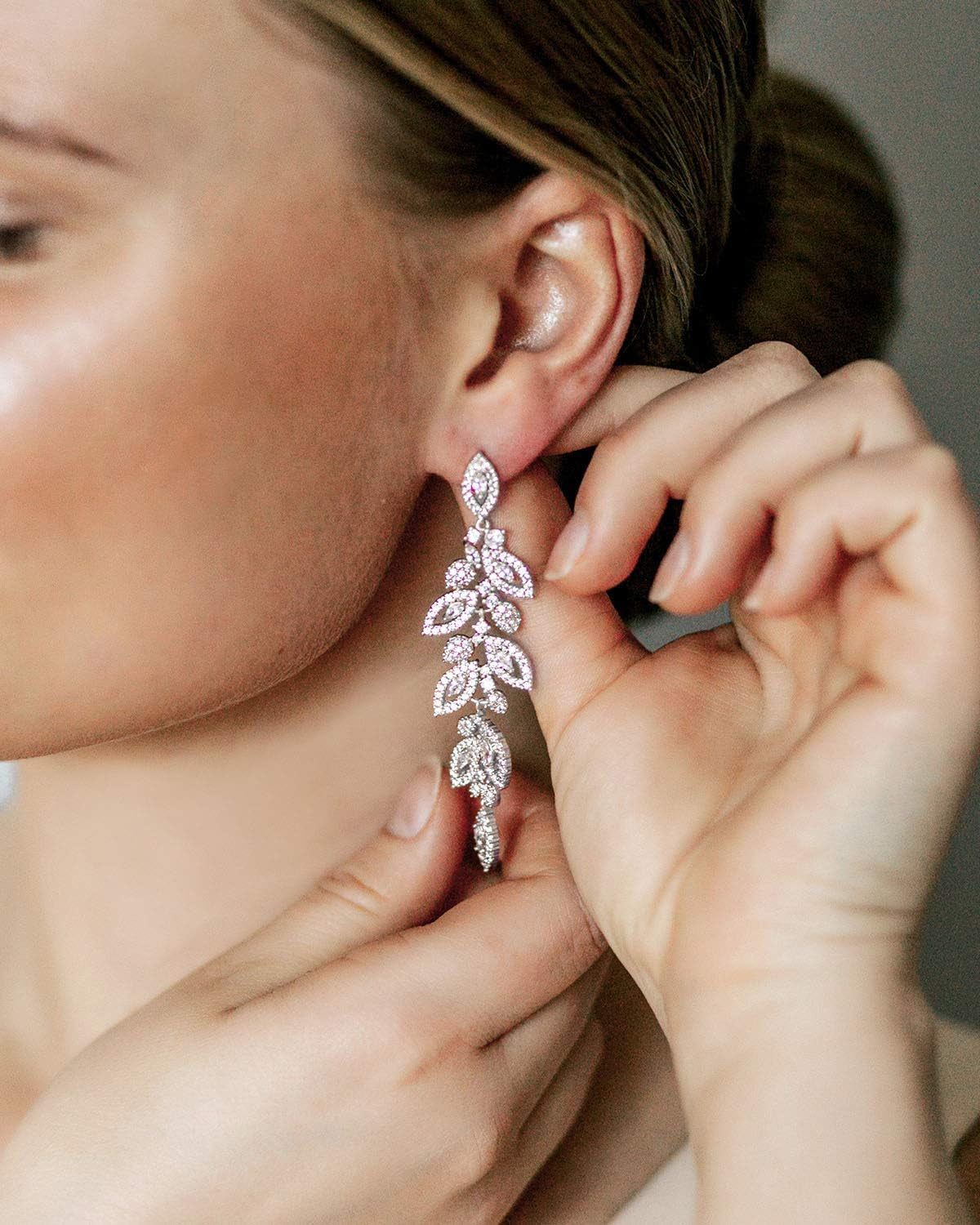 Wedding Bridal Chandelier Earrings, Crystal Rhinestone Drop Dangle Earrings for Women Brides